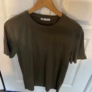 Zara Men's Short Sleeve Tee in Olive